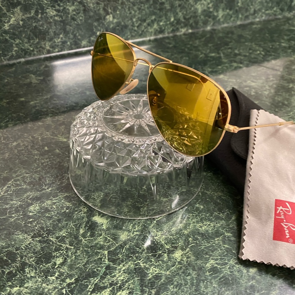 Ray Ban Aviator Sunglasses Gold Mirror